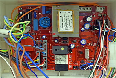 rv csi 85 aaa 780 725655 pcb in situ no fan board.jpg
